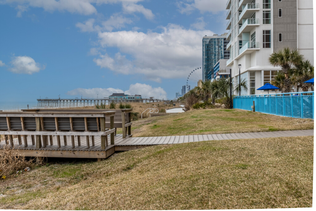 Roxanne Towers beach access and boardwalk