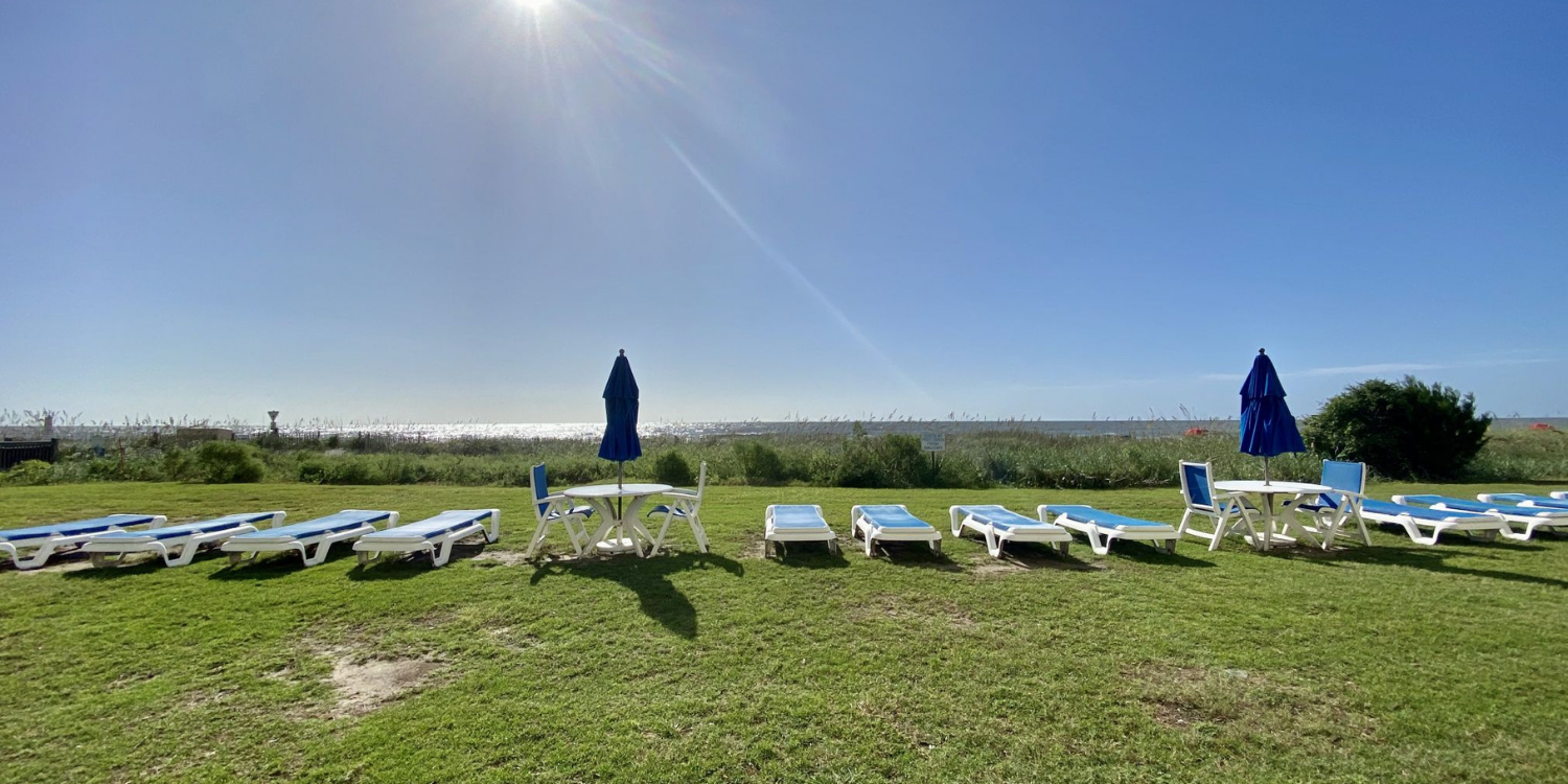 holiday sands oceanfront lawn